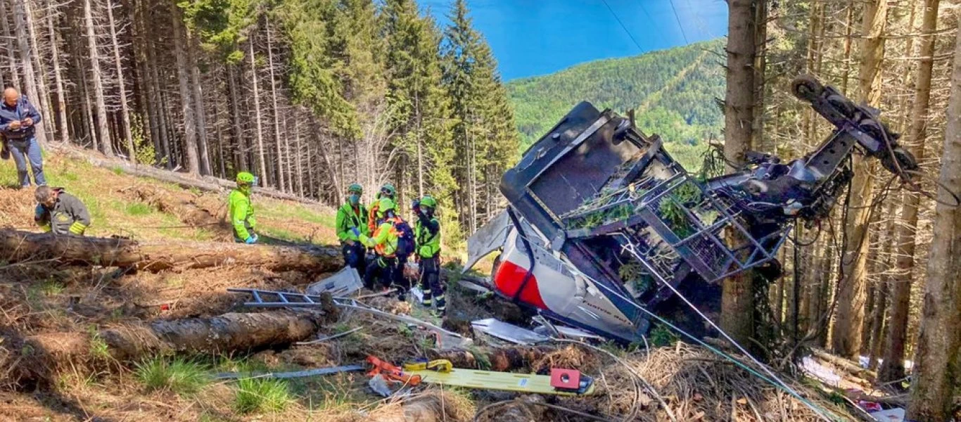 Πτώση τελεφερίκ στην Ιταλία: Στο «φως» βίντεο με τη στιγμή του φρικτού δυστυχήματος με τους 14 νεκρούς (βίντεο)